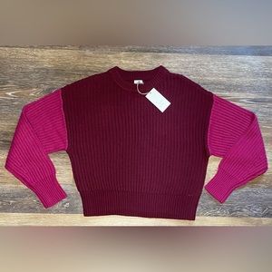 NWT OVERSIZED SWEATER SIZE XS IN BURGUNDY & PINK